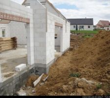 Canalisation EP à l'arrière. Tranchée rebouchée