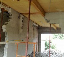 Destruction du mur du preau