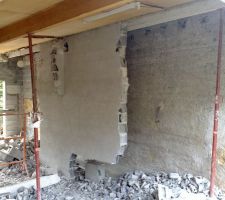 Destruction du mur du preau