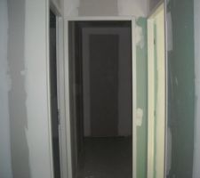 Couloir menant au chambres