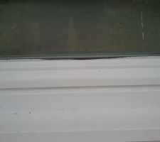 Détérioration des joints par les oiseaux.
Foutue corneilles !!!