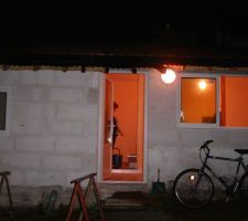 Finition des dépendances tard le soir