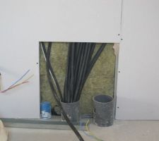 Passage des cables rj 45 et tv, environ une quarantaine de cable