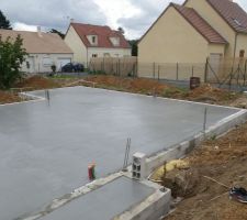 Apres 27 jours de boulot , la dalle est enfin coulée !