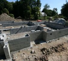 Pose des planelles en rive avant la pose de dalle (pour le lendemain)