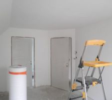 Chambre avec accès dressing