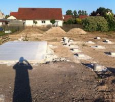 Fondation de type plots béton avec dalle pour le garage