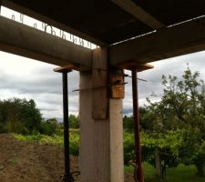 La terrasse couverte prend forme