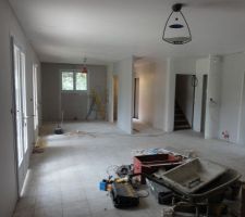 La salla &agrave; manger est plaqu&eacute;e