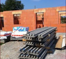 Livraison du mat&eacute;riel pour le plancher b&eacute;ton de l'&eacute;tage.