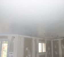 Peinture plafond pièce à vivre