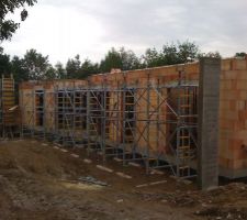 Echaffaudage en cours de montage pour le coffrage de la casquette