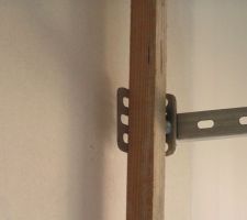 Porte de garage fixé à un bois au lieu d être fixé au placo