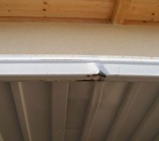 Porte du garage endommagee, il a fallu que je me battes pour la faire changer