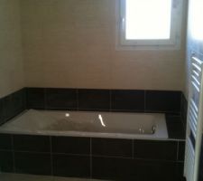 Les fa&iuml;ences de la salle de bain de la suite parentale