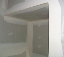 Le placard au dessus de l'escalier
Vue de l'escalier