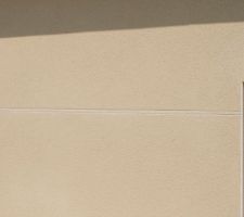 La partie de la fa&ccedil;a de &agrave; refaire car les traits ont &eacute;t&eacute; faits &agrave; sec et &ccedil;&agrave; ne fait pas comme sur la fa&ccedil;ade nord.