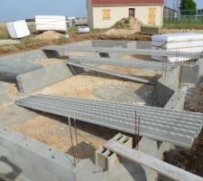 çà en fait du polystirene et de la poutrelle.