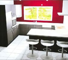 La cuisine - Les meubles superpos&eacute;s sur la gauche vont &ecirc;tre invers&eacute;s. Le r&eacute;frig&eacute;rateur en haut &ccedil;a ne le fait pas