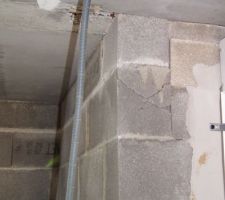 Brique cass&eacute;e non rebouch&eacute;e