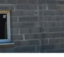 Trous et jours entre briques