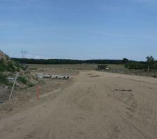 Adieu la gadoue et bonjour la terre tass&eacute;e.