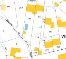 Plan du cadastre. C'est le terrain n&deg; 273
Nous serons en limite de propri&eacute;t&eacute; des 2 c&ocirc;t&eacute;s (est/ouest) et laisserons seulement 4 m&egrave;tres derri&egrave;re pour avoir tout le jardin en plein sud (le plan a le nord en haut)