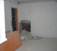 Ouverture de la porte de du futur salon