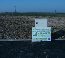 Notre terrain tous plat et viabilis&eacute;.