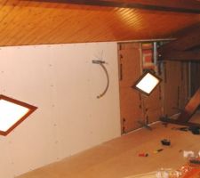 Les losanges en double vitrage ne s'ouvrent pas. C'est une fabrication sur commande.