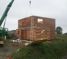 16h30 les murs sont montes en voila une bonne journee tout va bien la dalle est droite