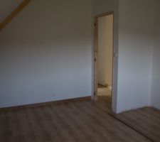 Le parquet dans la chambre 2
