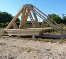 La charpente est arriv&eacute;e