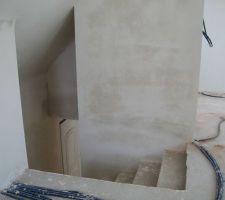 L'escalier vu de l'étage.