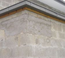 R&eacute;paration de la fissure apr&egrave;s avoir d&eacute;fait les parpaings concern&eacute;s