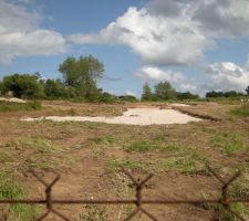 Voici une vue du bout de notre "rue", nous on sera à la pointe du "L"