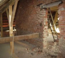 M&ecirc;me porte mais vu de l'autre c&ocirc;t&eacute;. Du coup on peut voir aussi une partie du boulot du charpentier