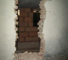 Porte du salon vers le local technique