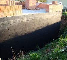 2eme couche d'enduit bitume pass&eacute;e...