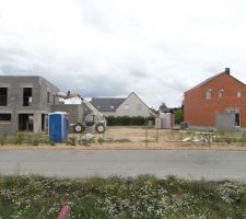 Vue arri&egrave;re du terrain, nous ce sera entre les 2.