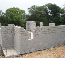 Le rez-de-chauss&eacute;e se monte...