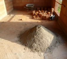 Tas de sable transporté et stocké au 1er étage