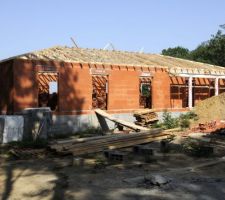 180 ème jours depuis l'ouverture du chantier ... la charpente est partiellement posée