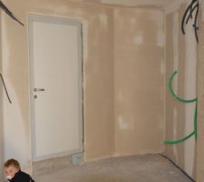 L'entrée vue de l'escalier