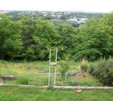 La vue et le terrain en pente