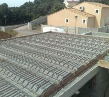 La dalle de l'&eacute;tage est pr&ecirc;te a &ecirc;tre coul&eacute;