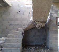 Escalier beton ouvert