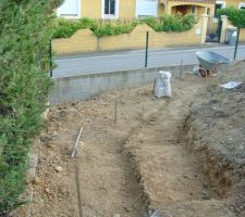 Le mur sera plac&eacute; sur une fondation(1ere niveau &agrave; gauche) puis on voit l'emplacement de la semelle.