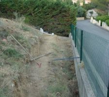 Vue du cot&eacute; int&eacute;rieur . La hauteur du mur sera de 1m juste devant et de 1.8 au fond de la photo.