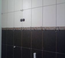 Faïence dans la salle de bain